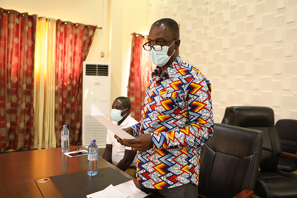 Deputy Registrar, Division of Operations,  Mr. Alexander Essah giving some words of caution to the leaders of SSA-UoG, UEW Chapter