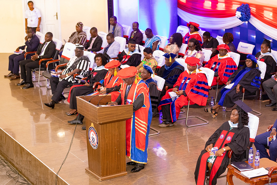 Nana Ofori Ansah I addressing graduands at the 27th Congregation ceremony