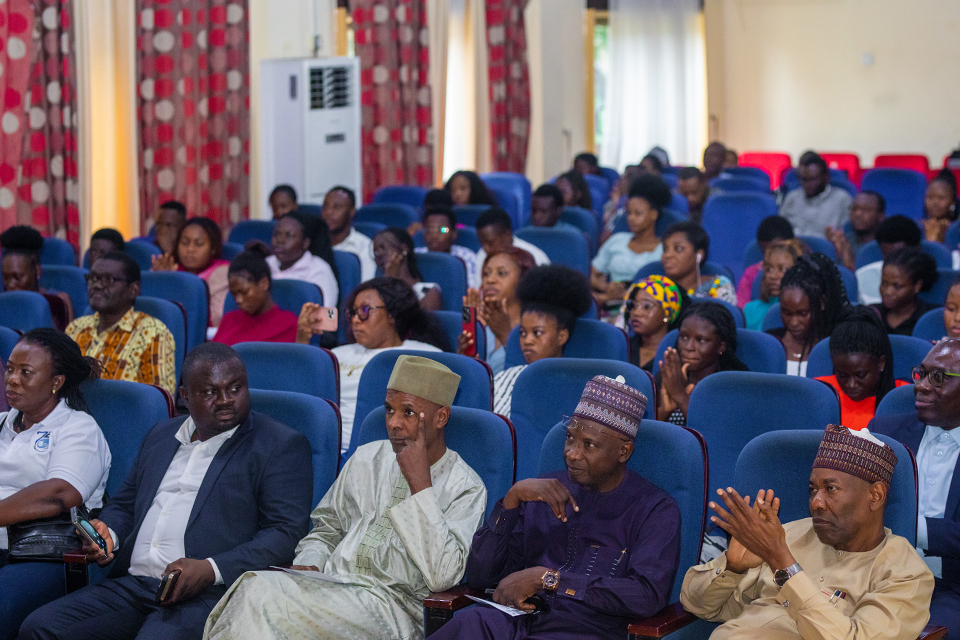 A cross-section of journalism experts and DJMS students