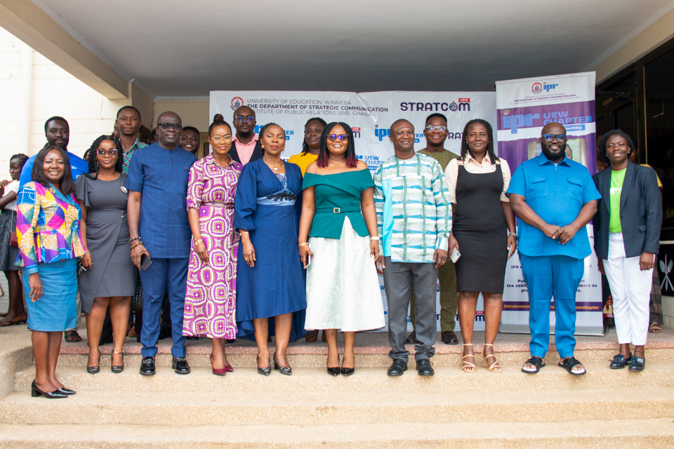 SCMS-UEW faculty and distinguished guests in a group photo after the ceremony