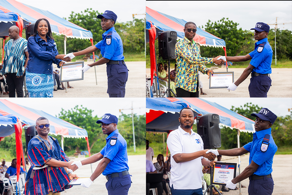 An image depicting the distinguished recruits receiving their awards