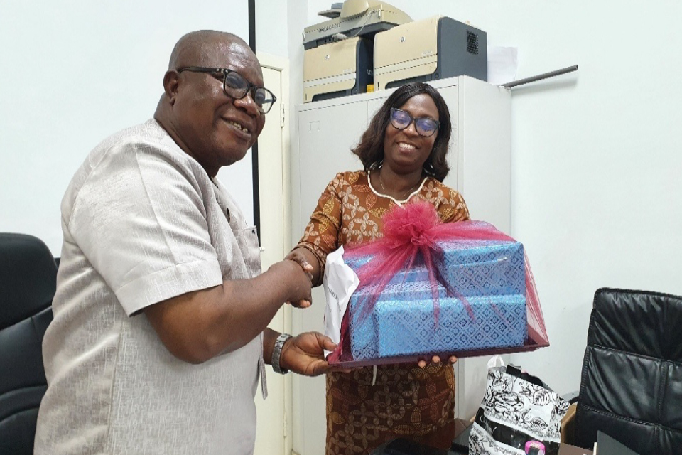 Prof. Eshun presenting a token of appreciation to Prof. Robert Andrews Ghanney, Director of Quality Assurance