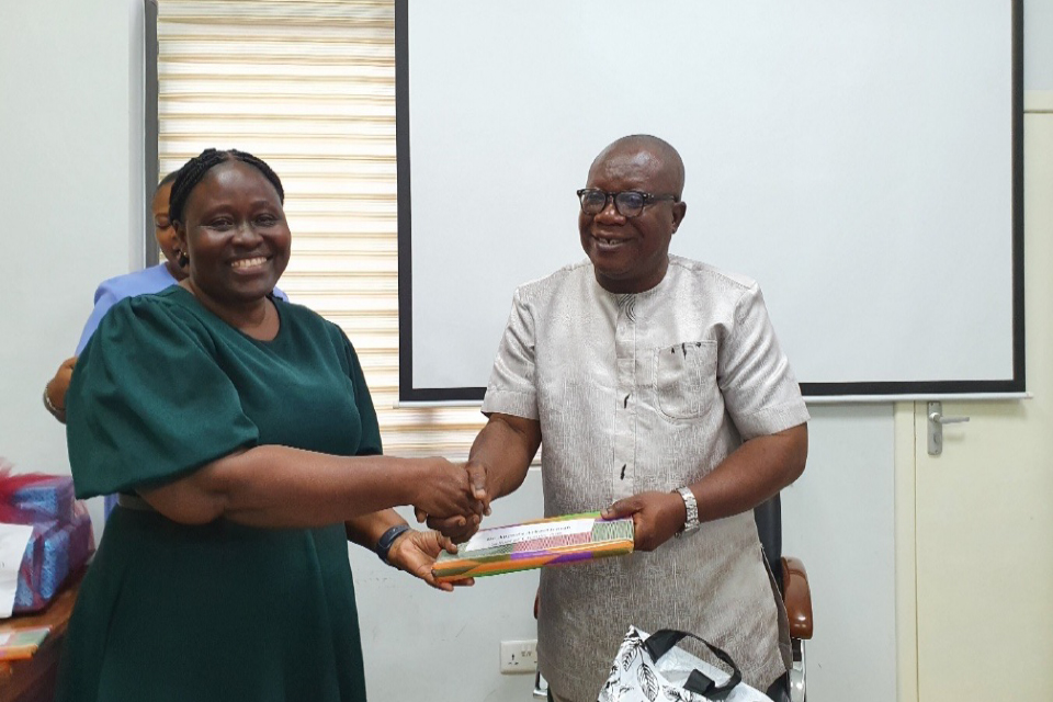 Prof. Ghanney presenting a token of appreciation to Mr. Raymond Amoakwah, FQAO for Faculty of Ghanaian Languages Education