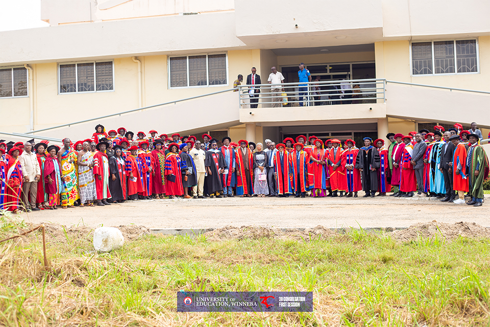 Dr. Newman, principal officers and faculty members pose for a photograph after the ceremony 