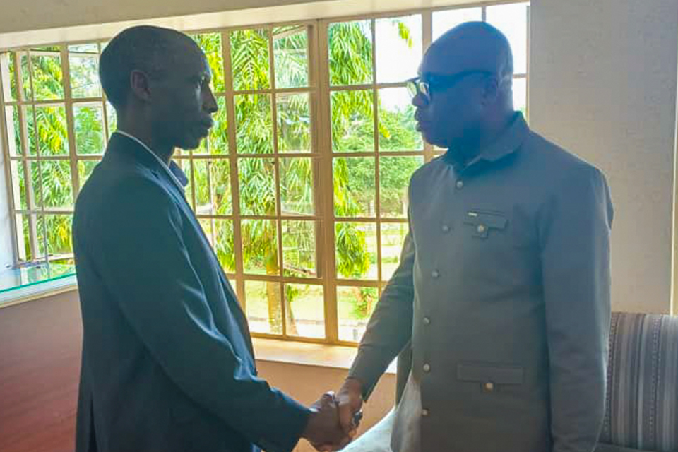 UEW Vice-Chancellor shaking hands 